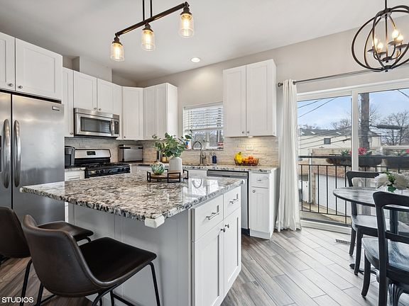 5th image of 3860 N Milwaukee Ct #3860