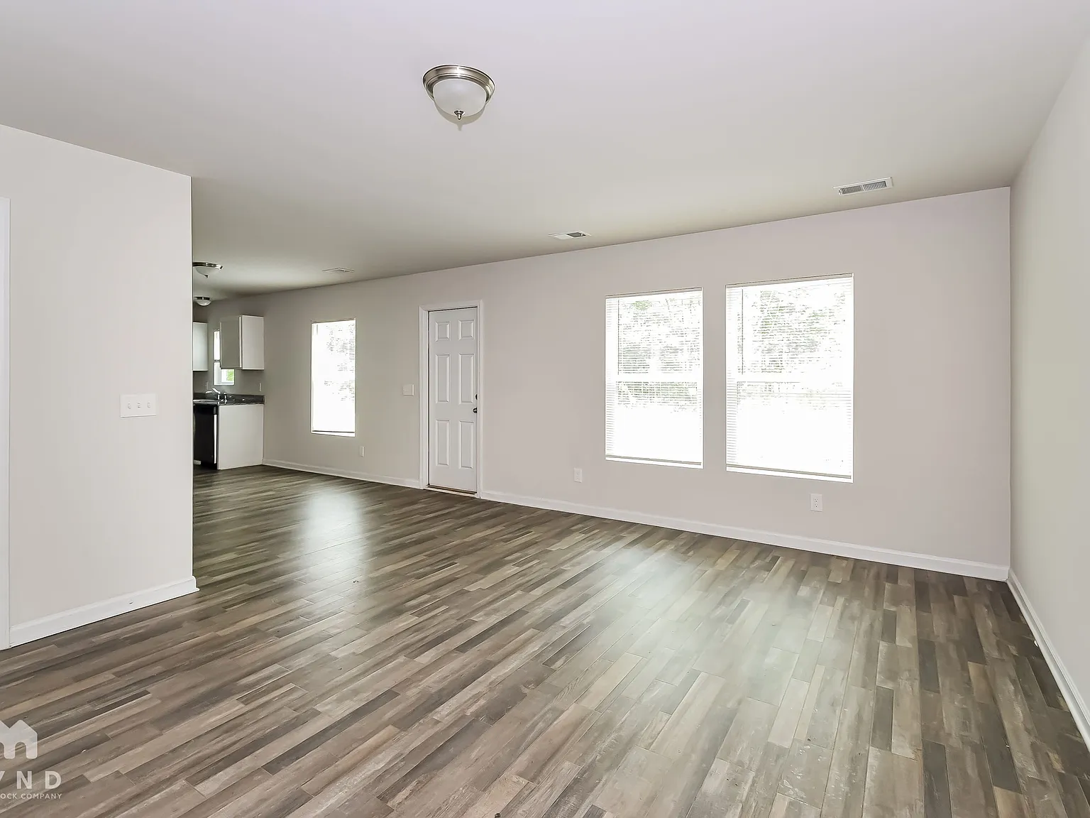 4 bed, 3.0 bath, 2009 sqft, $2,099 — Photo 4
