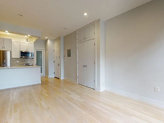 5th image of 216 E 84th St APT 3B