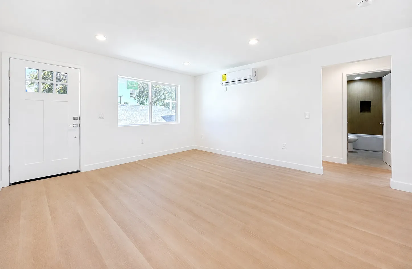 4 bed, $4,800 — Photo 1