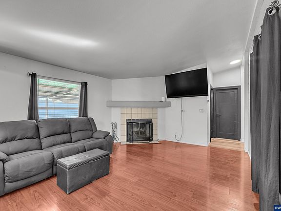 5th image of 733 Fescue Ave
