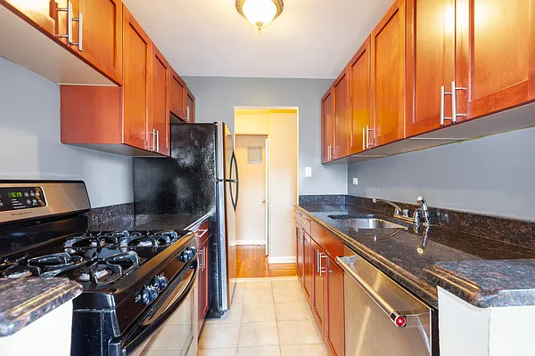 Sold by Douglas Elliman | media 15