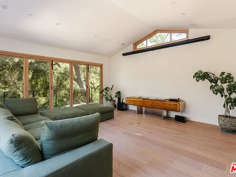 1149 Old Topanga Canyon Rd — Photo 2