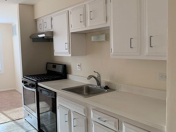 2nd image of 3018 Roberts Dr APT 5