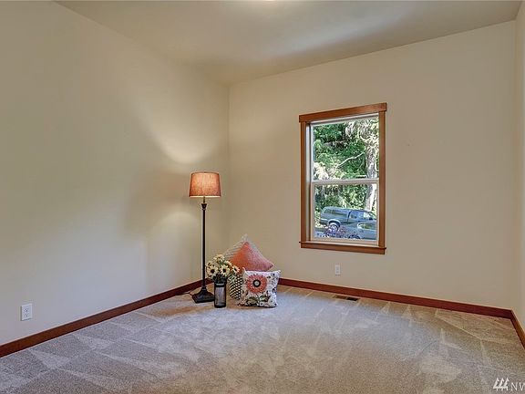 4th image of 20977 Alder St NE