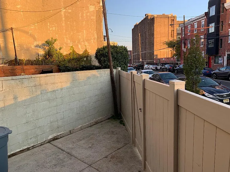 2449 Grays Ferry Ave — Photo 19
