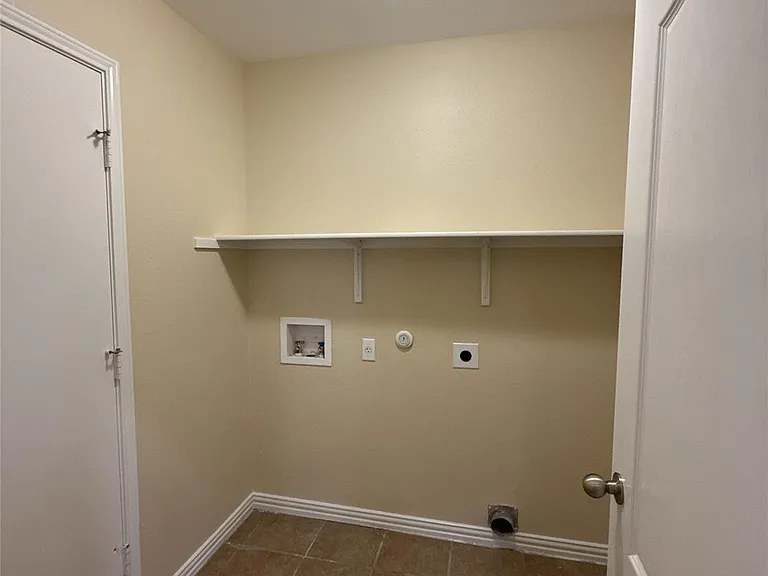 1098 Giberson Way — Photo 8