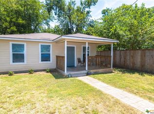 209 Hickory Ave, Luling, TX 78648