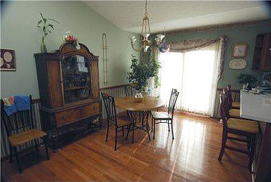 5th image of 271 Longwood Pl