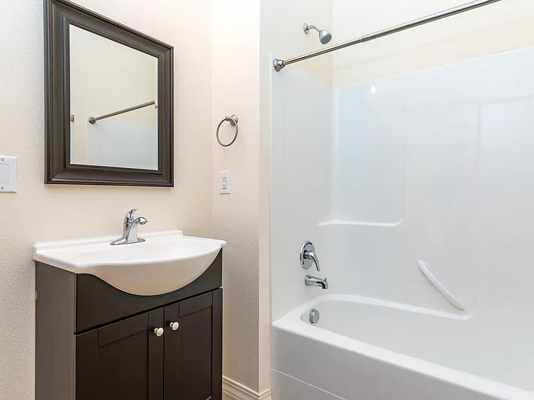 Midtown Apartments | Vancouver, WA | Bathroom