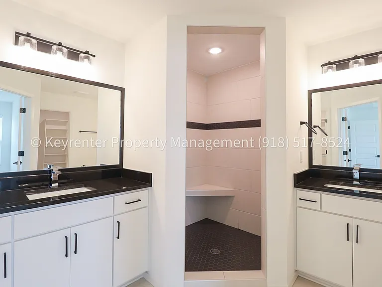 2908 S Redwood Ave — Photo 31