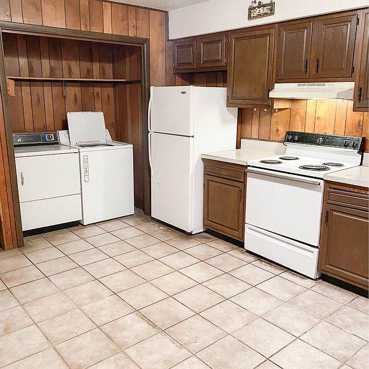 1st image of 1308 SE C St #D