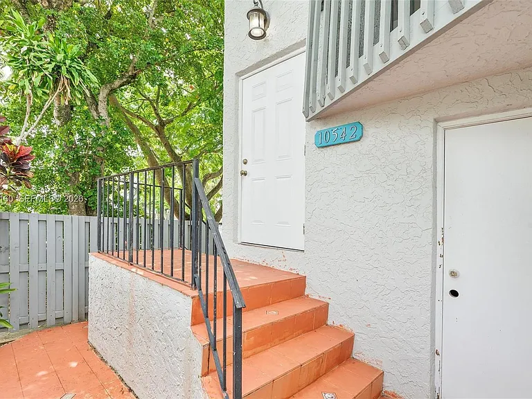 10542 NW 7th Ter #B7 — Photo 3
