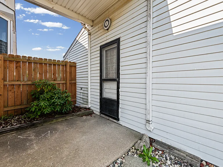922 Mayflower Ave — Photo 10