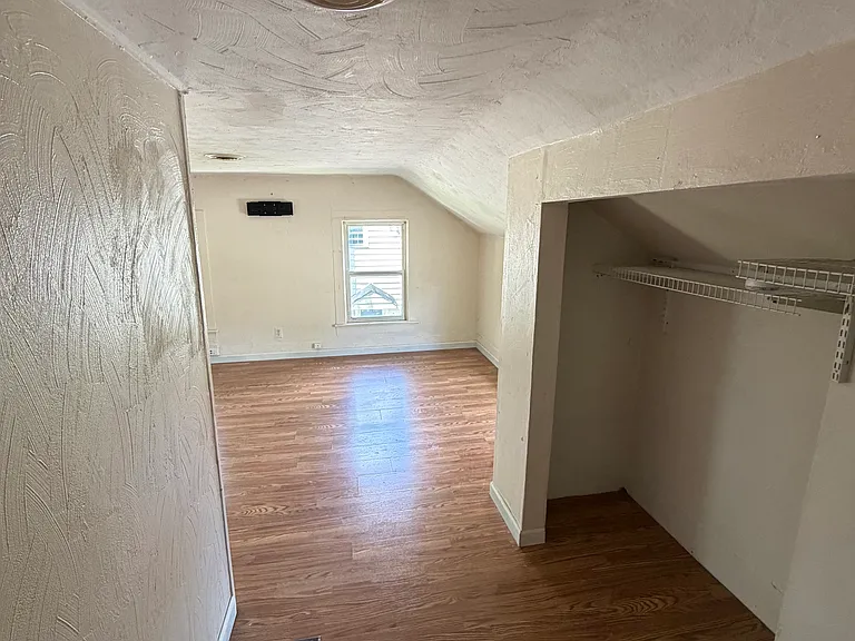 418 W 8th St #2 — Photo 5