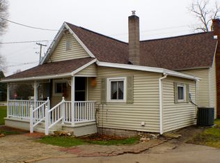 909 Bowes Rd, Lowell, MI 49331