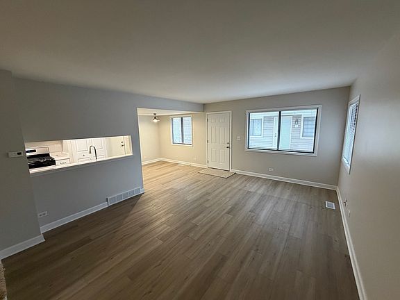 3rd image of 29W526 Winchester Cir N Unit 2N