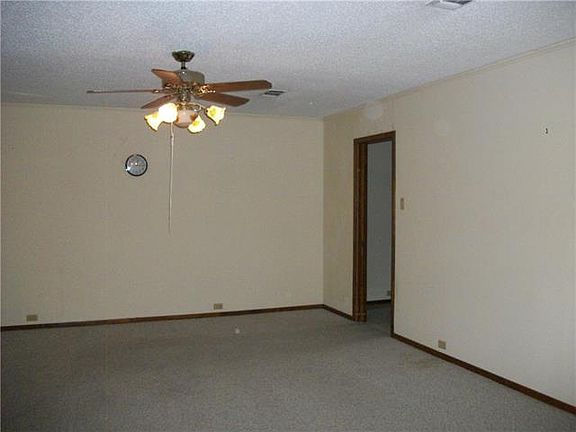 3rd image of 105 Horseshoe Dr
