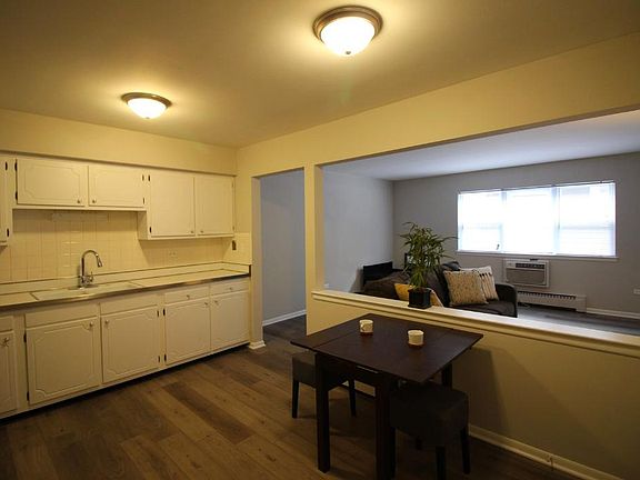 Kitchen with eat-in area