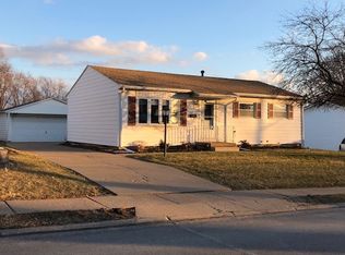 3407 Welshire Dr, Bettendorf, IA 52722