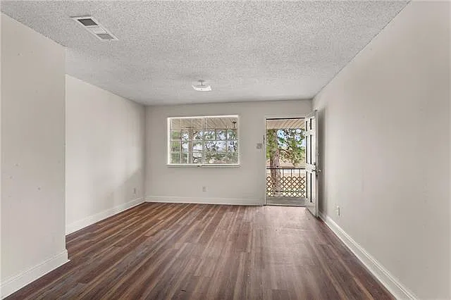 300 Duke Dr — Photo 4