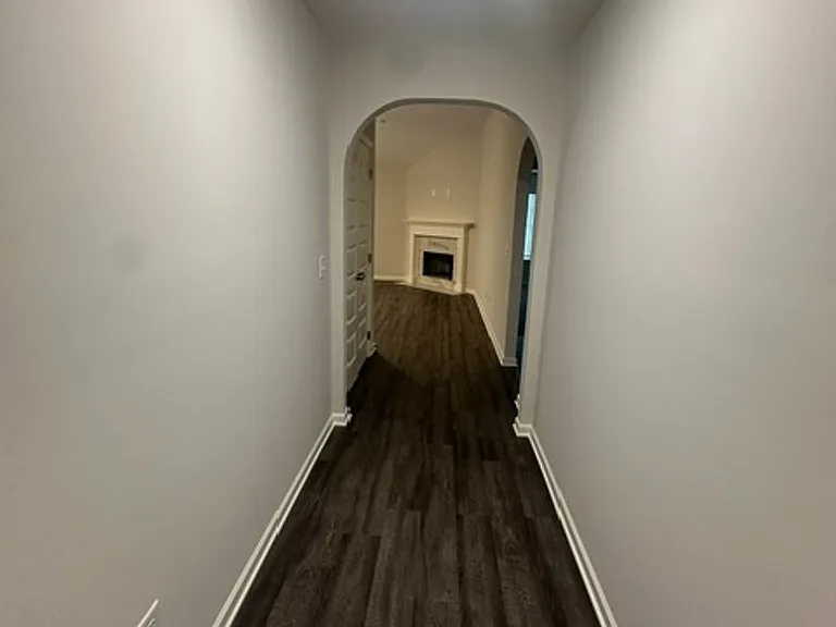 444 Country Club Dr — Photo 6