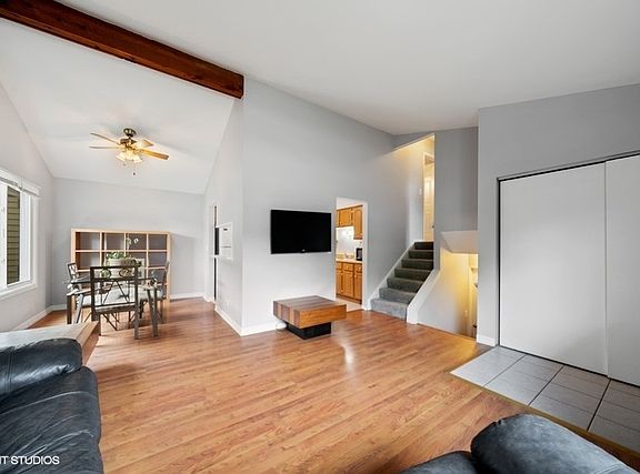 3rd image of 29W529 Winchester Cir S Unit 1
