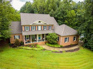 8404 Crichton Ct, Oak Ridge, NC 27310