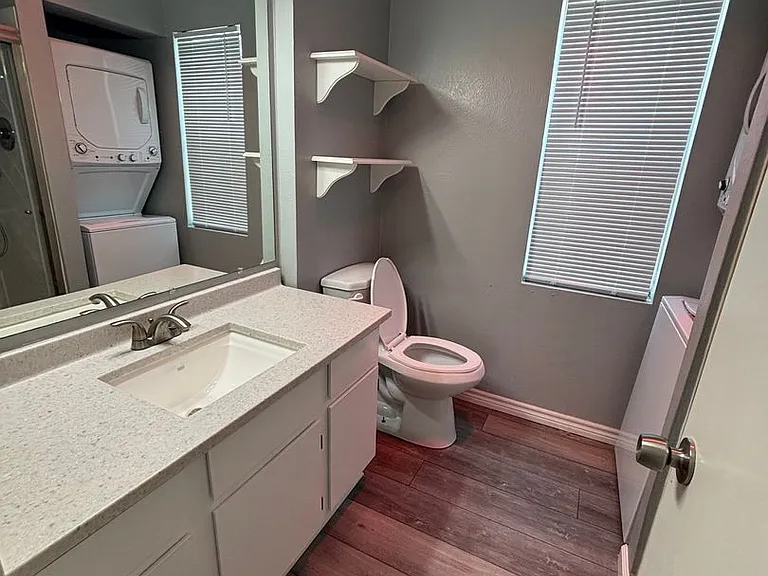 301 Settlers Park Dr — Photo 5