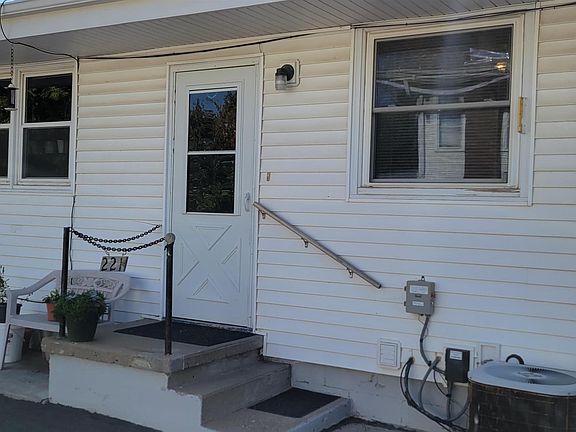 3rd image of 221 18th St