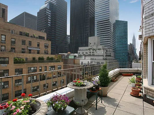 Sold by Sotheby's International Realty | media 3
