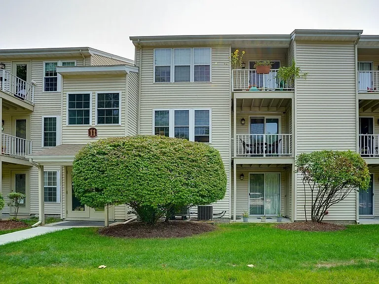 11 Thoreau Ct #7 — Photo 2