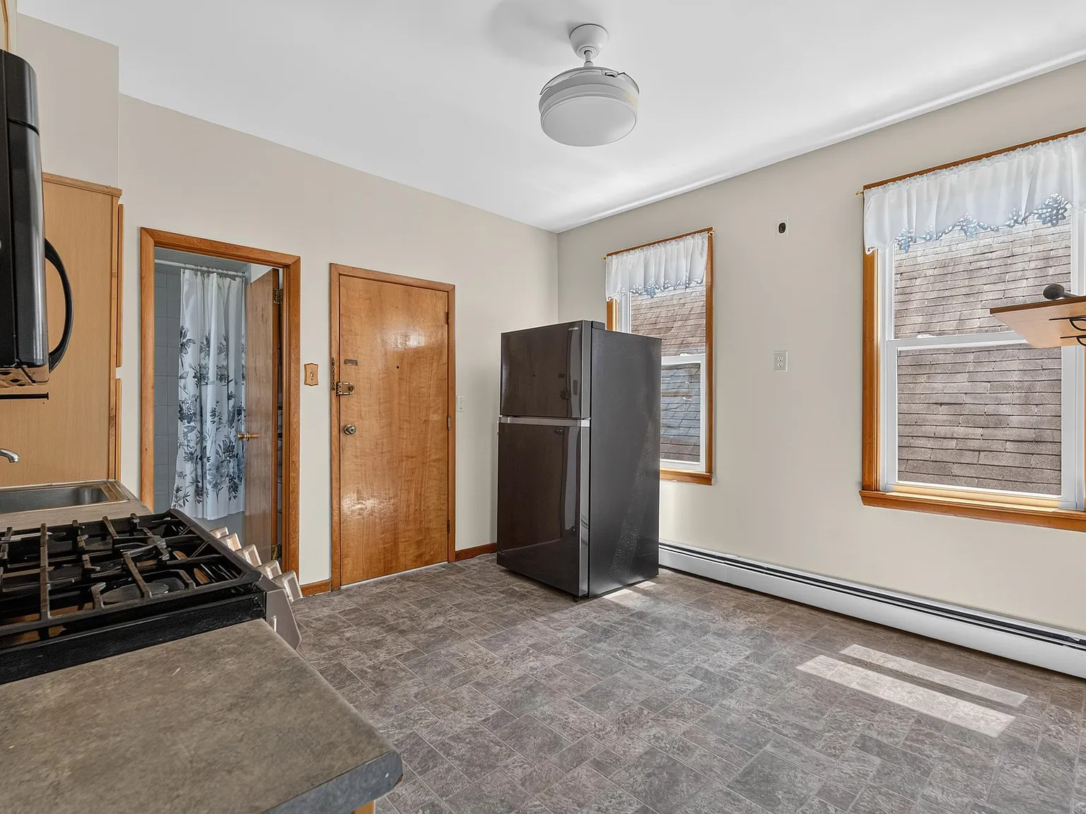 2 bed, 1.0 bath, $1,850 — Photo 3