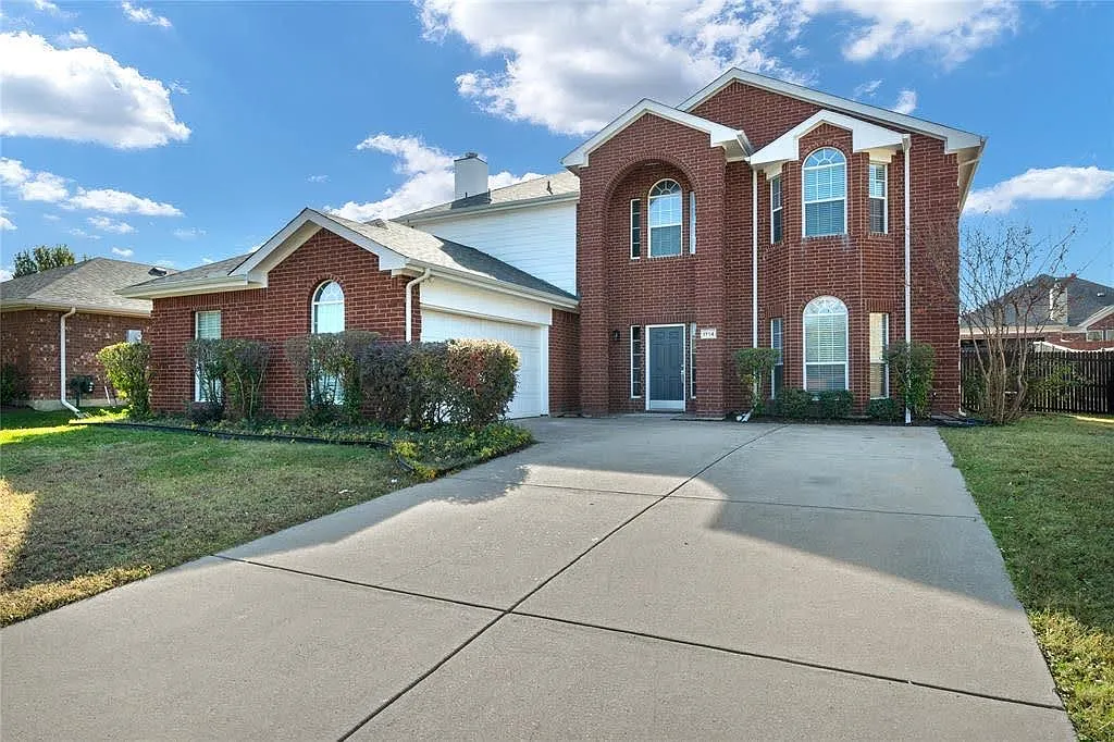 4 bed, 2.5 bath, 2617 sqft, $2,899 — Photo 1
