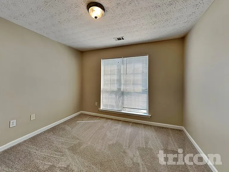 50 Tufts Cir — Photo 12