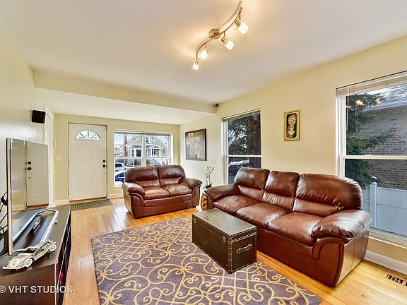2nd image of 6956 W Oakdale Ave