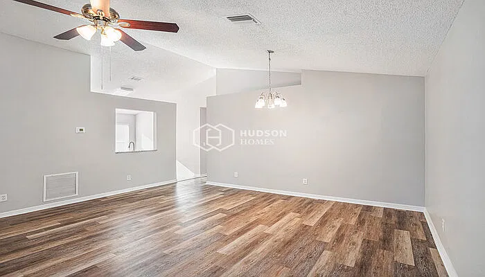 3 bed, 2.0 bath, 1170 sqft, $1,999 — Photo 4
