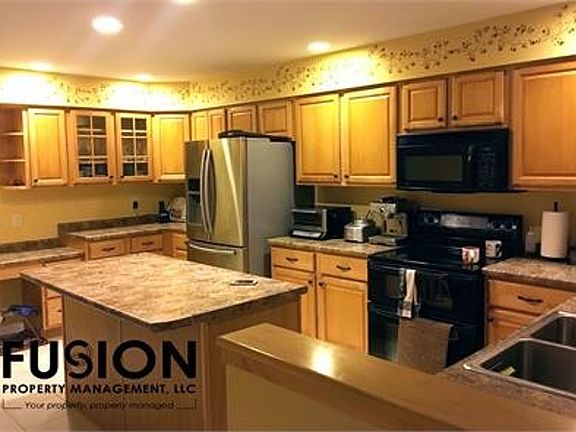 3rd image of 14 Cushing Dr