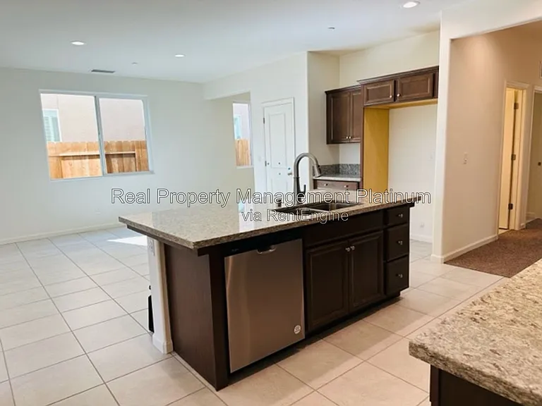 1477 Las Rosas Ave — Photo 13