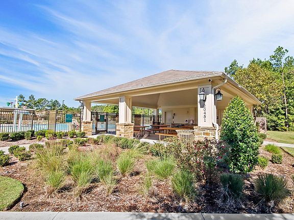 4th image of 19944 Hilbert Rd