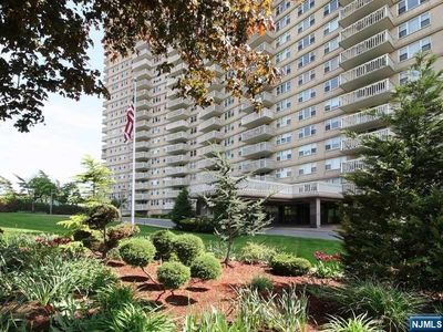 555 North Ave APT 19A, Fort Lee, NJ, 07024