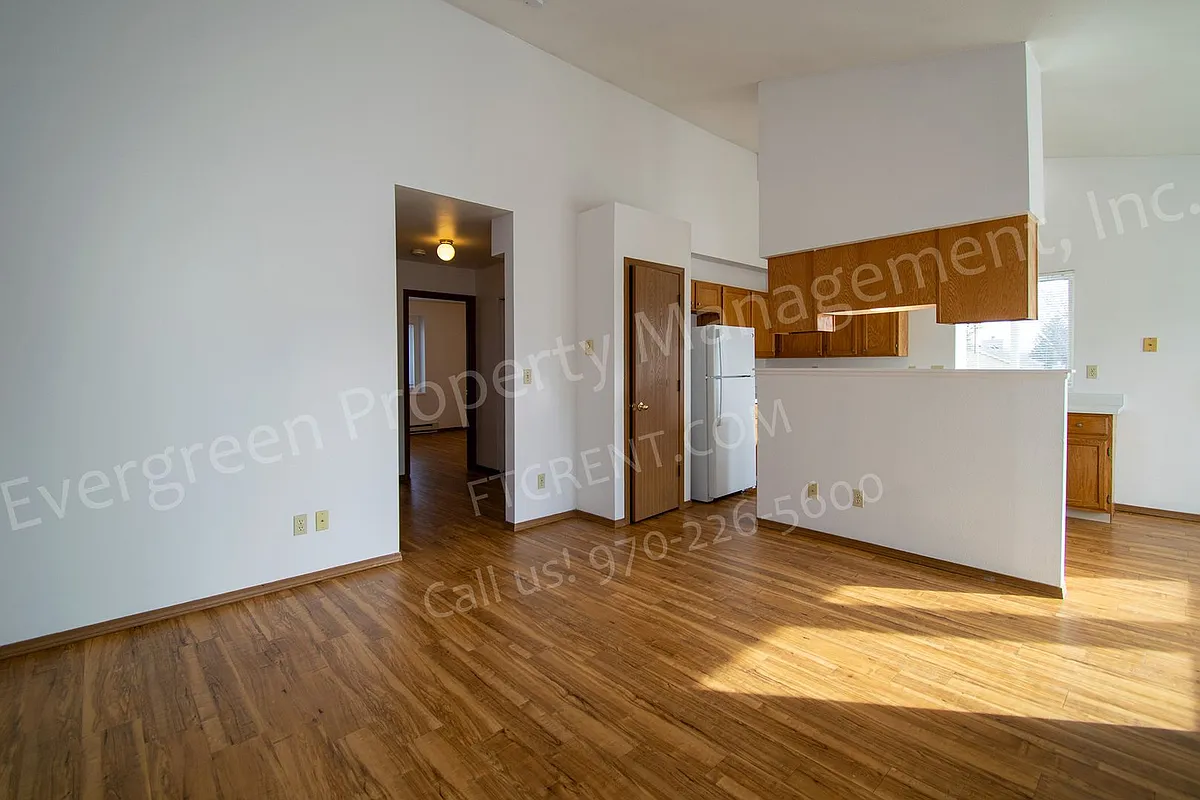 Building Photo - 3737 Landings Dr #H