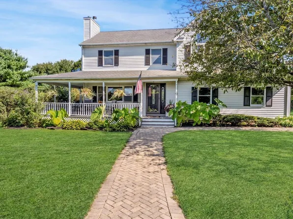 97 Grant Dr, Riverhead, NY 11901