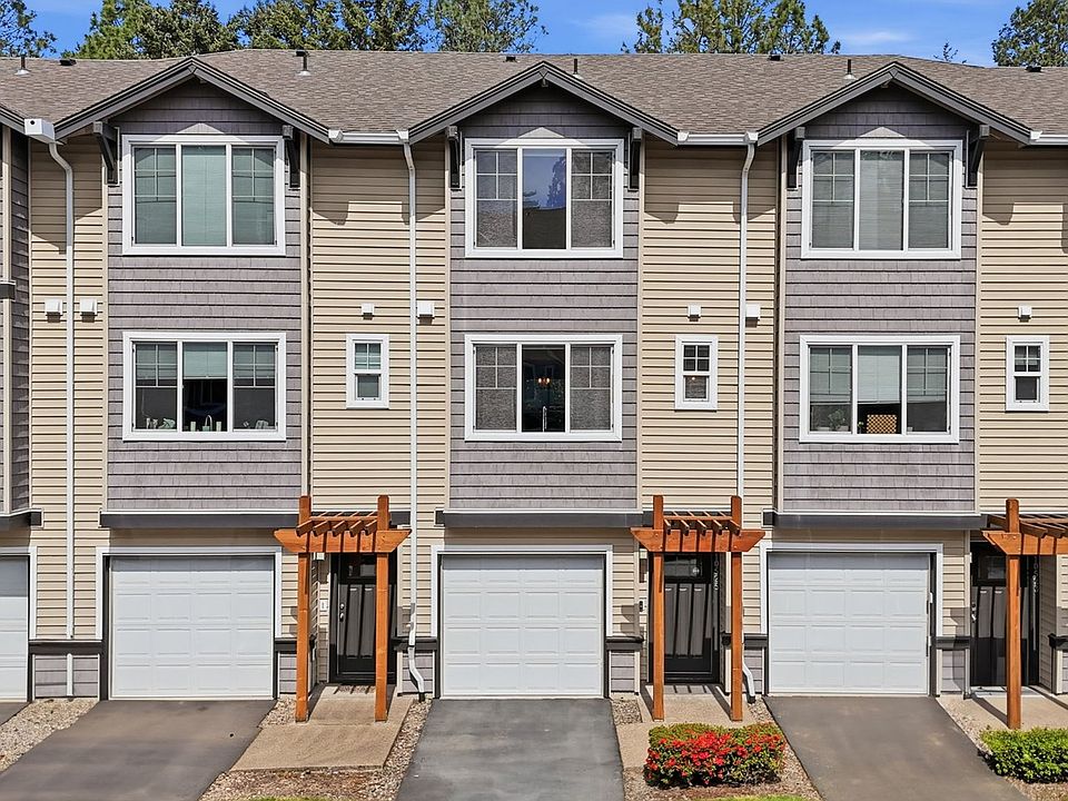 1st image of 10525 NE Cedar Falls Loop