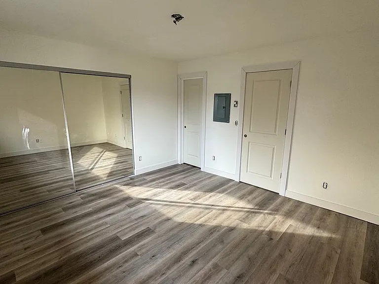 2409 E Mill Plain Blvd — Photo 2