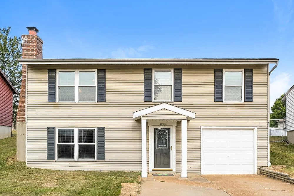 2513 Weymouth Dr photo 1