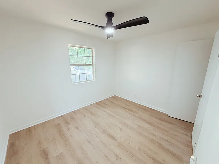 443 Dargan Pl SW — Photo 3