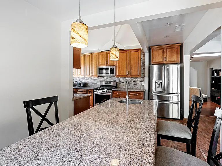 10530 Kinnard Ave — Photo 7