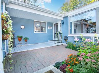 7 Collins Ter, Saratoga Springs, NY 12866