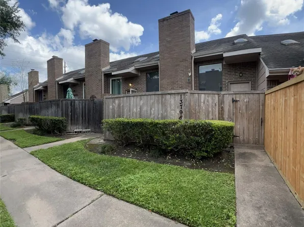 13798 Hollowgreen Dr #305, Houston, TX 77082